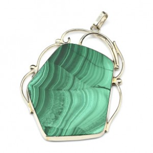 Кулон с малахитом 47*62мм.