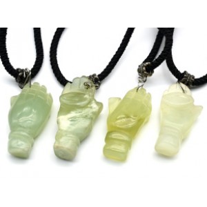Кулон на шнурке из нефрита "Рука" 48см Кулон на шнурке из нефрита "Рука" 48см
