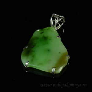 Кулон нефрит 33*37мм.