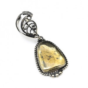 Кулон с пиритом 22*32мм.