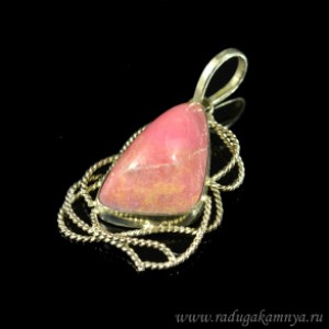 Кулон с родонитом " Орлец " 25*34мм. Кулон с родонитом " Орлец " 25*34мм.