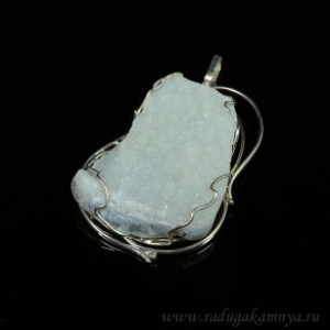 Кулон с халцедоном в посеребрении 43*62мм. Кулон с халцедоном в посеребрении 43*62мм.