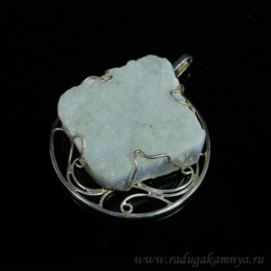 Кулон с халцедоном в посеребрении 48*50мм.