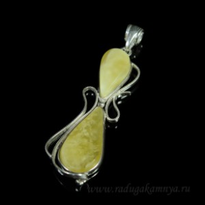 Кулон с янтарём в посеребрении "кошечка" 20*58мм медово-молочный.