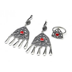 Кольцо и серьги (мельхиор) с кораллом