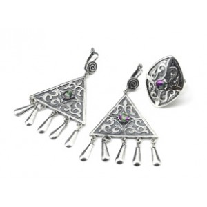 Кольцо и серьги (мельхиор) с цоизитом . Кольцо и серьги (мельхиор) с цоизитом .