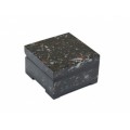 Шкатулка из гранатового амфиболита 50*50*30мм