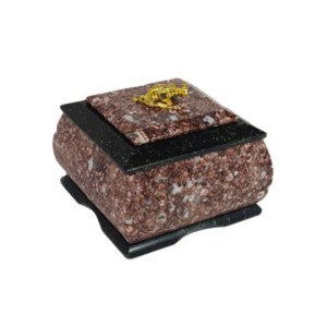 Шкатулка из змеевика и креноида "Мономах" бол. с ящеркой №2, 100*100*80мм