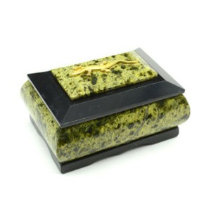 Шкатулка из змеевика мыльница большая с ящеркой, 110*80*60мм