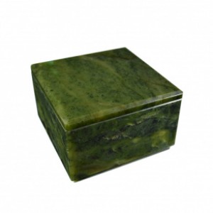 Шкатулка из нефрита 100*100*60мм Шкатулка из нефрита 100*100*60мм