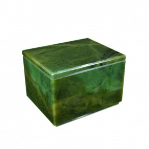 Шкатулка из нефрита 95*77*68мм Шкатулка из нефрита 95*77*68мм