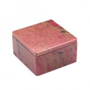 Шкатулка из родонита "Футляр под кольцо" 30*30*17мм Шкатулка из родонита "Футляр под кольцо" 30*30*17мм