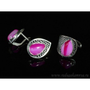 Кольцо и серьги с агатом тонированным, цвет фуксия. Кольцо и серьги с агатом тонированным, цвет фуксия.