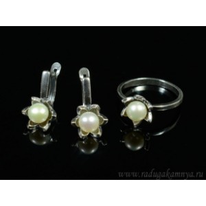 Кольцо и серьги с жемчугом белым . Кольцо и серьги с жемчугом белым .
