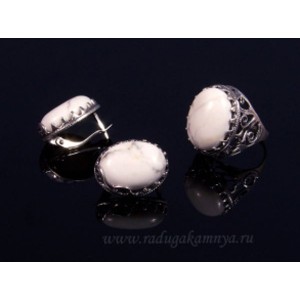 Кольцо и серьги с кахолонгом Кольцо и серьги с кахолонгом