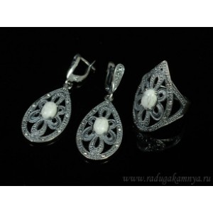 Кольцо и серьги с кахолонгом