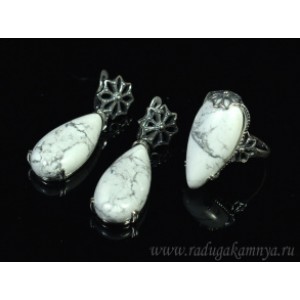 Кольцо и серьги с кахолонгом