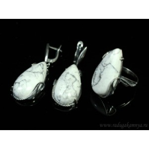 Кольцо и серьги с кахолонгом