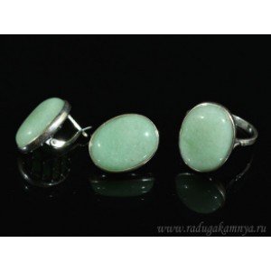 Кольцо и серьги с кварцем (имитация нефрита) Кольцо и серьги с кварцем (имитация нефрита)