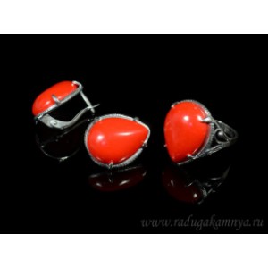 Кольцо и серьги с кораллом (имитация) Кольцо и серьги с кораллом (имитация)