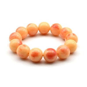 Браслет из полимера шарик 18мм цвет персиковый (иск.)