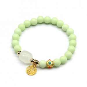Браслет с подвеской "На удачу" шарик 8мм цвет салатовый (иск.)
