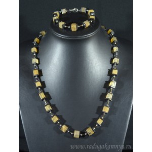 Бусы и браслет с халцедоном и гематитом "Кубики" 8мм, 55см, 21см (иск.) Бусы и браслет с халцедоном и гематитом "Кубики" 8мм, 55см, 21см (иск.)