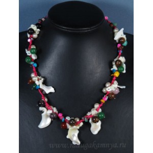 Колье из перламутра с майоркой и  самоцветами, 60см