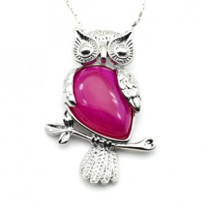 Кулон в металле с агатом тонированным "Сова" 25*35мм цвет фуксия