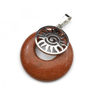 Кулон с камнем из авантюрина круг 27мм с солнцем (иск.)