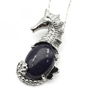 Кулон в виде Морского конька 22*37мм с авантюрином синим в металле (иск.)