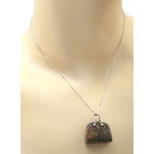 Кулон женская в виде сумочки 25*10*27мм унакит Кулон женская в виде сумочки 25*10*27мм унакит