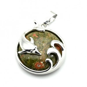 Кулон Дельфин 24*26мм унакит Кулон Дельфин 24*26мм унакит