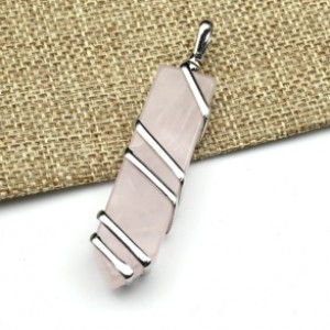 Кулон с розовым кварцем Карандаш 15*50мм