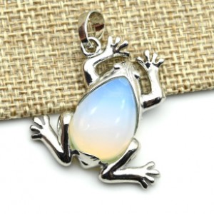 Кулон Лягушка 30*30мм с лунным камнем (иск.)