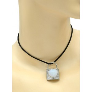 Кулон в виде Замка с сердцем 22*31мм с лунным камнем в металле (иск.) Кулон в виде Замка с сердцем 22*31мм с лунным камнем в металле (иск.)