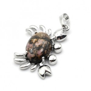 Кулон с родонитом "Краб" 22*34мм в металле