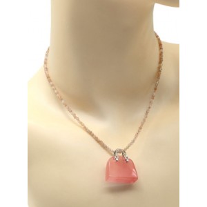 Оригинальная Кулон с халцедоном искусственным в форме сумочки 25*10*27мм цвет розовый (иск.) Оригинальная Кулон с халцедоном искусственным в форме сумочки 25*10*27мм цвет розовый (иск.)