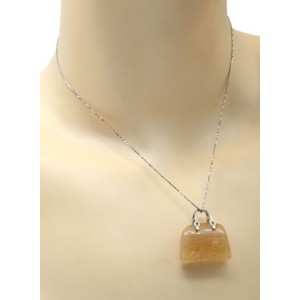 Оригинальная Кулон с халцедоном искусственным в форме сумочки 25*10*27мм цвет желтый (иск.) Оригинальная Кулон с халцедоном искусственным в форме сумочки 25*10*27мм цвет желтый (иск.)