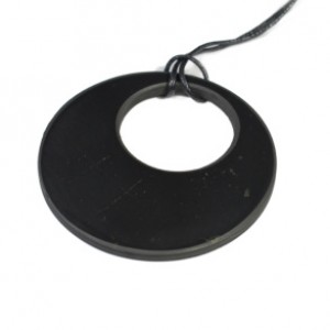 Кулон из шунгита на замше "Круг в круге" 50-55мм