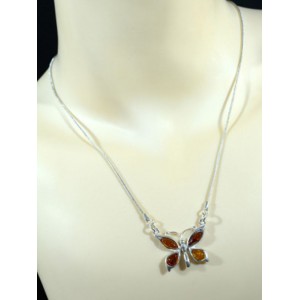 Кулон с янтарём на цепочке в посеребрении "бабочка" 27*23мм коньячный, 47см (иск.)