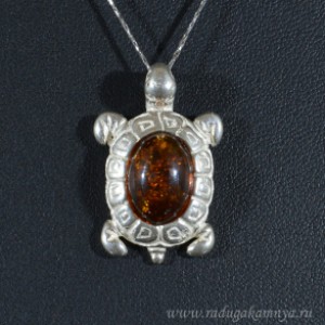 Кулон с янтарём в посеребрении черепаха 17*30мм коньячный (иск.)