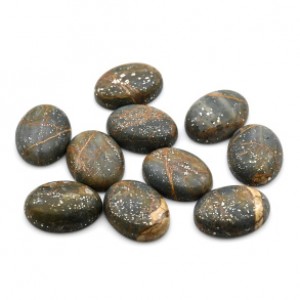 Кабошон из офикальцита с пиритом овал 15*20*5мм