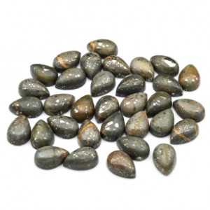 Кабошон из офикальцита с пиритом капля 10*15*5мм Кабошон из офикальцита с пиритом капля 10*15*5мм