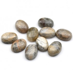 Кабошон из камня лунник овал, 10*14*5мм Кабошон из камня лунник овал, 10*14*5мм