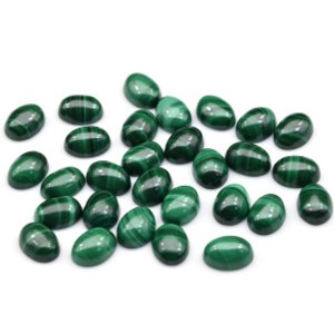 Кабошон из малахита овал, 6*8*3мм.