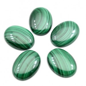 Кабошон из малахита овал, 22*30*6мм