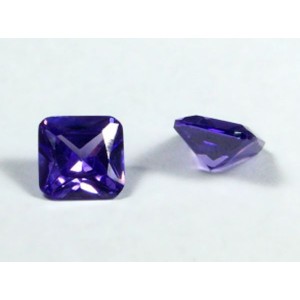 Кабошон циркон граненый ,10*10*5,7мм. (иск.)