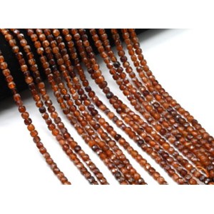 Бусины из граната (спессартин) кубик гр.4,5-5мм, 39см, 89 бусин Бусины из граната (спессартин) кубик гр.4,5-5мм, 39см, 89 бусин