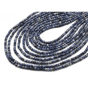 Бусины из коралла синего кубик гр.3мм, 39см, 133 бусины